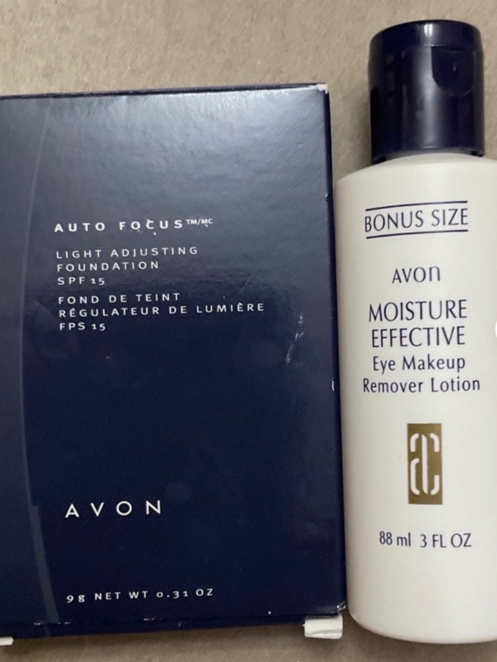AVON Auto Focus Light Adjusting Foundation SPF 15 Almond Beige and Moisture Effe